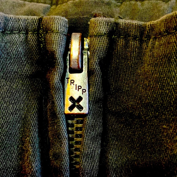 RARE 90’s VTG. TRIPP NYC GREEN & BLACK PLEATED MINI SKIRT W/STRAPS-LG~LIKE NEW - Picture 9 of 16